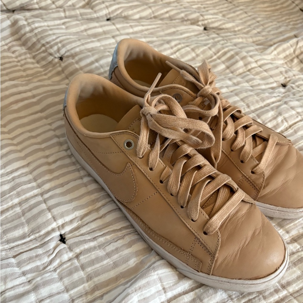 Nike Womens Tan Sneakers
